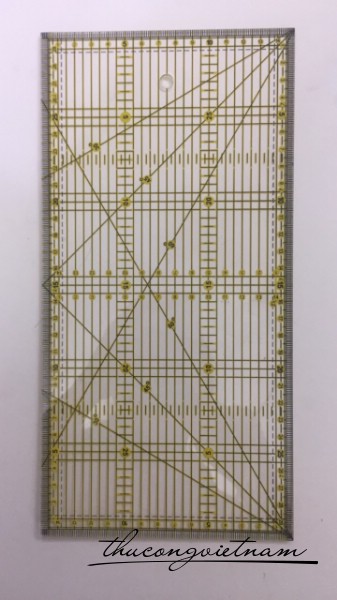 Thước quilt cắt vải hình chữ nhật 30x15cmx3ly kẻ vàng