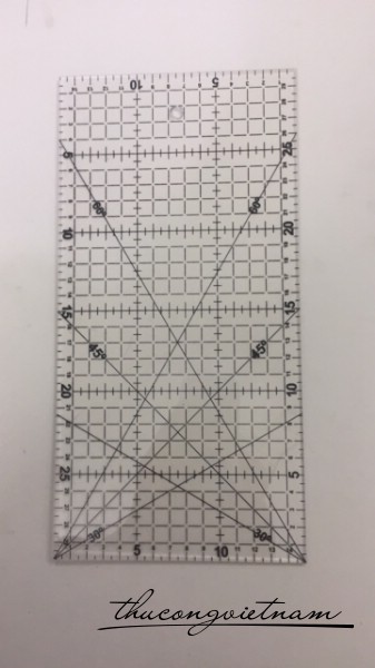 Thước quilt cắt vải hình chữ nhật 30x15cmx3ly kẻ đen
