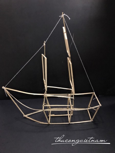 Khung lồng đèn chiếc thuyền 50x60cm mẫu 1